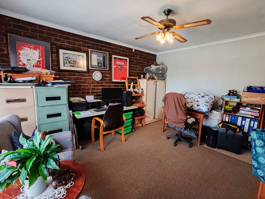 3 Bedroom Property for Sale in Kannoniers Park North West